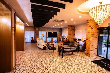 Lobby lounge