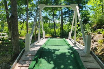 Mini-golf