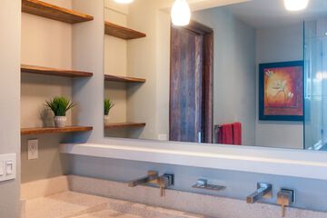 Bathroom sink
