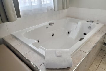 Private spa tub