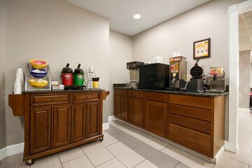 Breakfast/Coffee Service 30 of 38