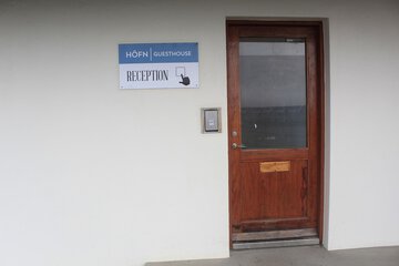 Check-in/check-out kiosk