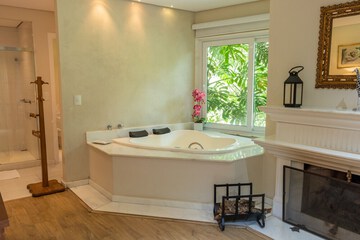 Jetted tub