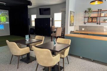 Indoor golf driving range