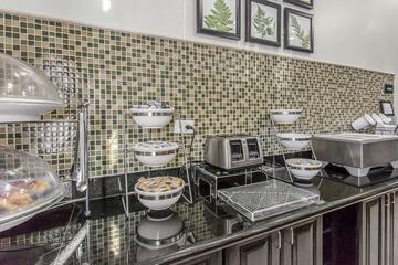 Breakfast/Coffee Service 20 of 25