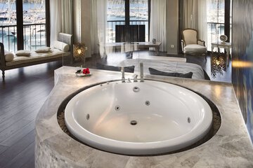 Jetted tub