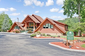 Bent Creek Golf Village Resort by Diamond Resorts
