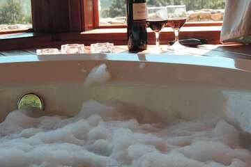 Deep soaking bathtub