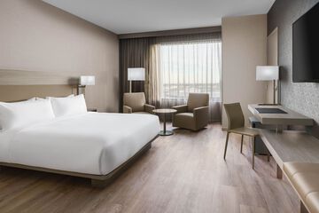 Room 33 of 47