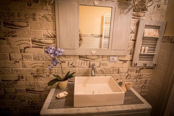 Bathroom sink