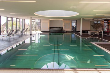 Exercise/lap pool