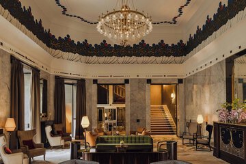 Lobby lounge
