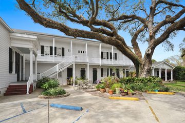 Hotel Exterior 46 of 47