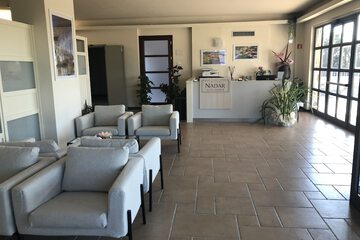 Lobby lounge