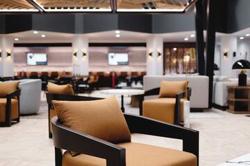 Lobby lounge