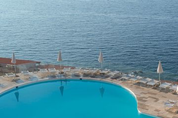 Rooftop pool