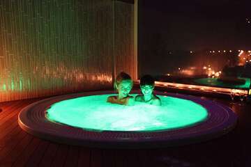 Indoor spa tub