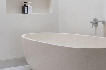 Deep soaking bathtub