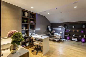 Nail salon