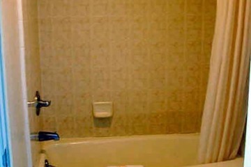 Deep soaking bathtub