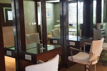 Hair salon