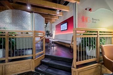 Business Center 82 of 83