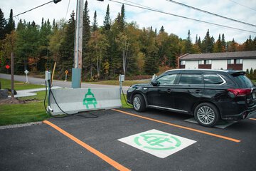 Electric vehicle charging station