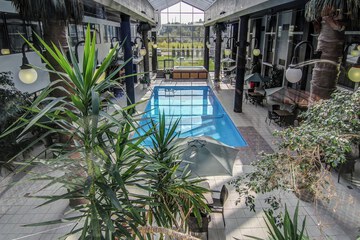 Indoor/outdoor pool