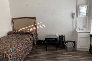 Room 24 of 38