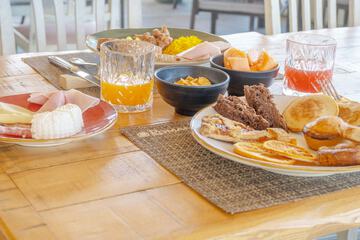 Breakfast meal