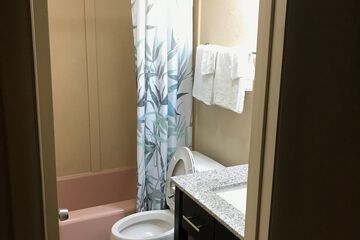Room 6 of 16