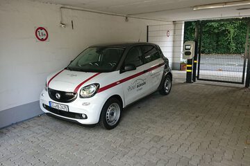 Electric vehicle charging station