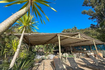 Poolside bar