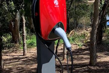Electric vehicle charging station