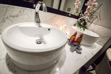 Bathroom sink