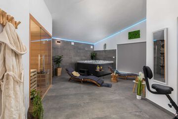 Indoor spa tub