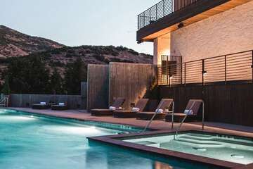 Infinity pool