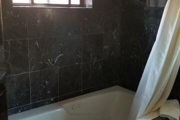 Deep soaking bathtub