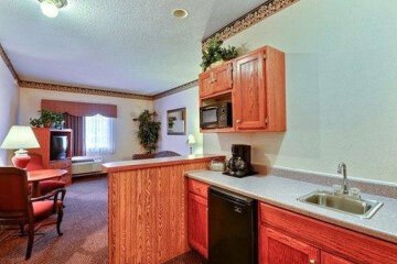  Rodeway Inn Carmel (Previously; Comfort Suites Carmel) 13