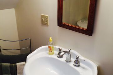 Bathroom sink