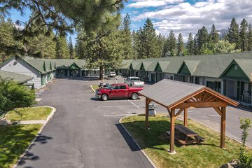 Green Gables Motel & Suites
