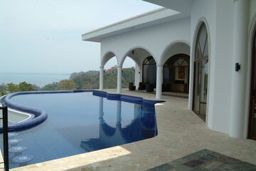 Infinity pool
