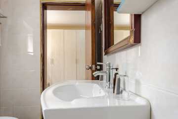 Bathroom sink