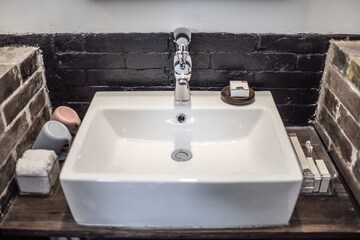 Bathroom sink