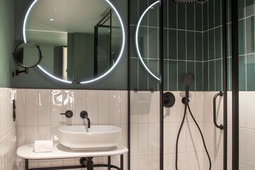 Bathroom shower