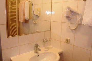 Bathroom sink