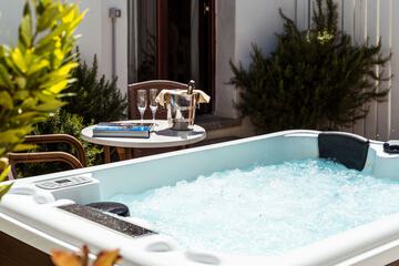 Private spa tub