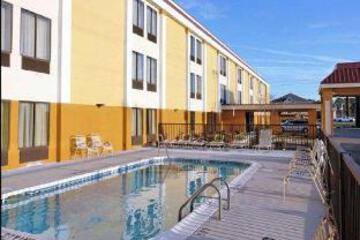 Swimming pool [outdoor]