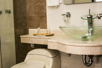Bathroom sink