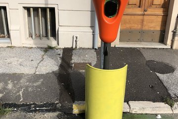Electric vehicle charging station